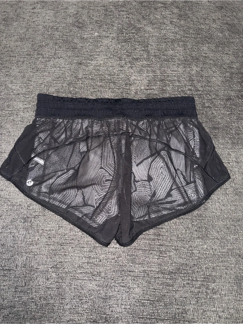 Lululemon City Sky Run By Short Mesh Black Dottie Tribe Size 4 EUC